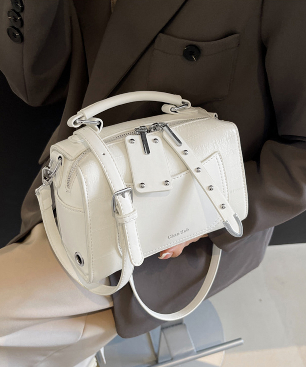 https://fulmo-img-server.com/slimshoulder/bc933703-c6c6-4b38-aae6-1e54e0fd787b.jpg