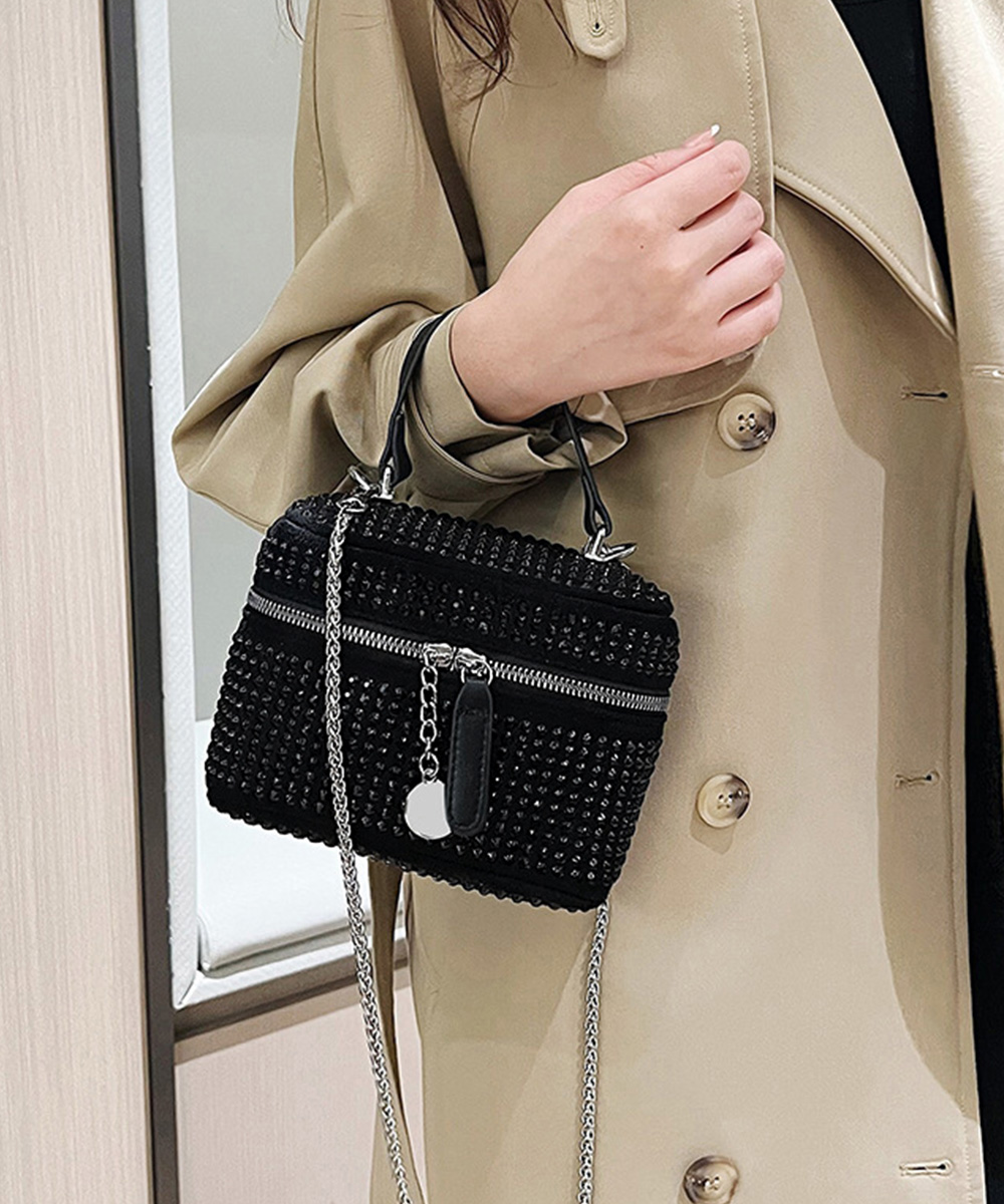 https://fulmo-img-server.com/slimshoulder/beffc9b6-8fd7-4cab-a815-10f75b3cffc3.jpg