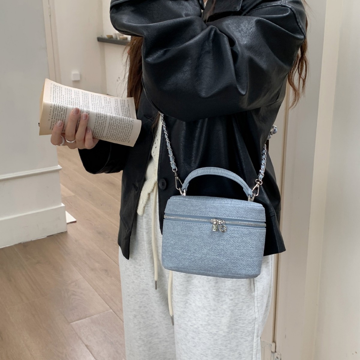 https://fulmo-img-server.com/slimshoulder/c0d0a9a8-ab88-4f7a-88d4-956771121f66.jpg