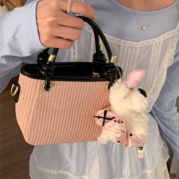 https://fulmo-img-server.com/slimshoulder/c5db3861-95a3-46c7-a77d-e2a323f3b491.jpg