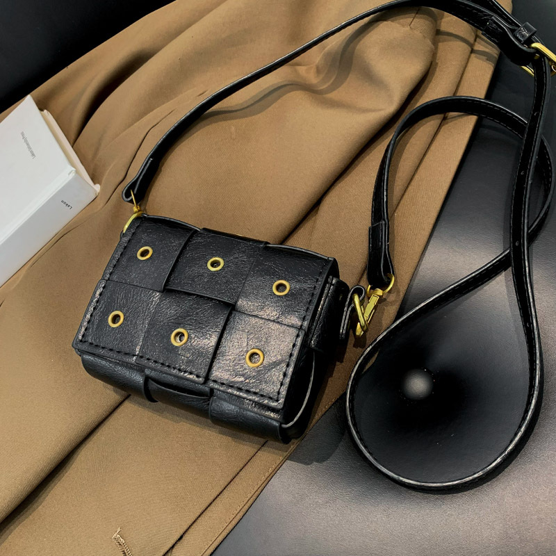 https://fulmo-img-server.com/slimshoulder/ca66583f-2f7b-4332-963a-be81c801f961.jpg