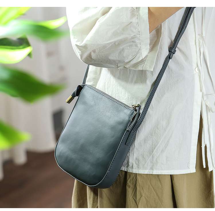 https://fulmo-img-server.com/slimshoulder/d132b22244594833bd1f3e96b976a40a.jepg