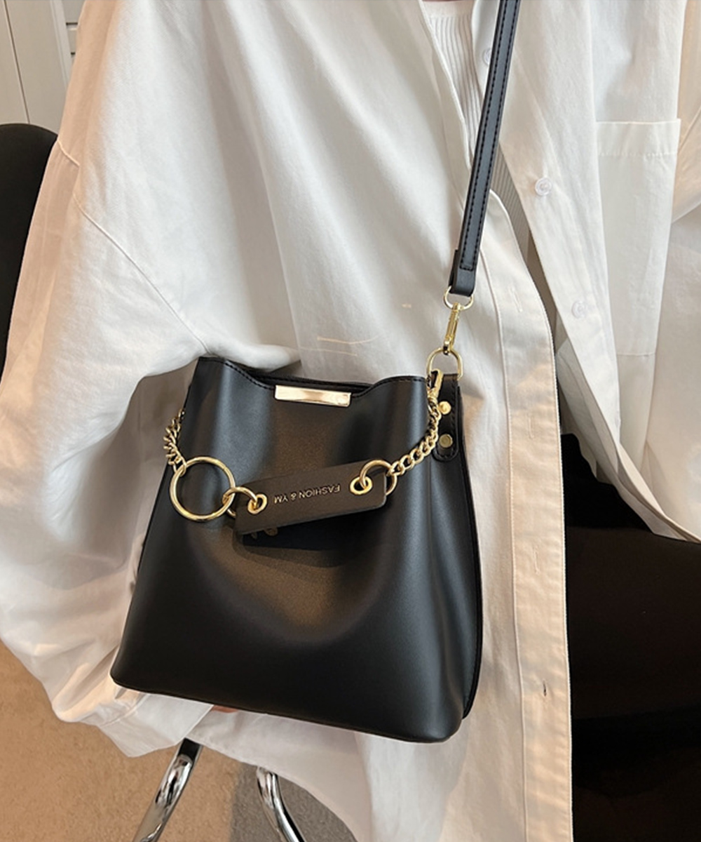 https://fulmo-img-server.com/slimshoulder/d41262a8-1153-4bd7-a069-942cf0895f68.jpg