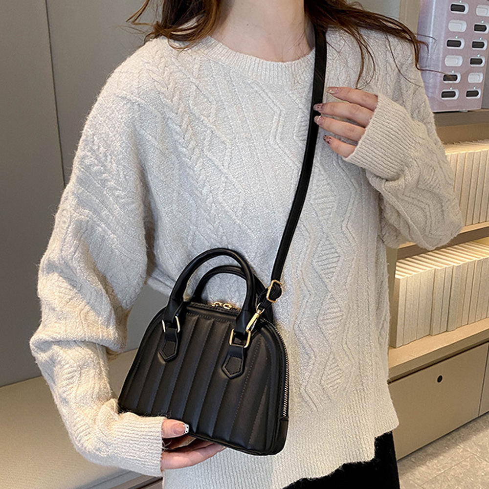 https://fulmo-img-server.com/slimshoulder/db51668e-eee9-4bfb-8c31-41c13cc8135a.jpg