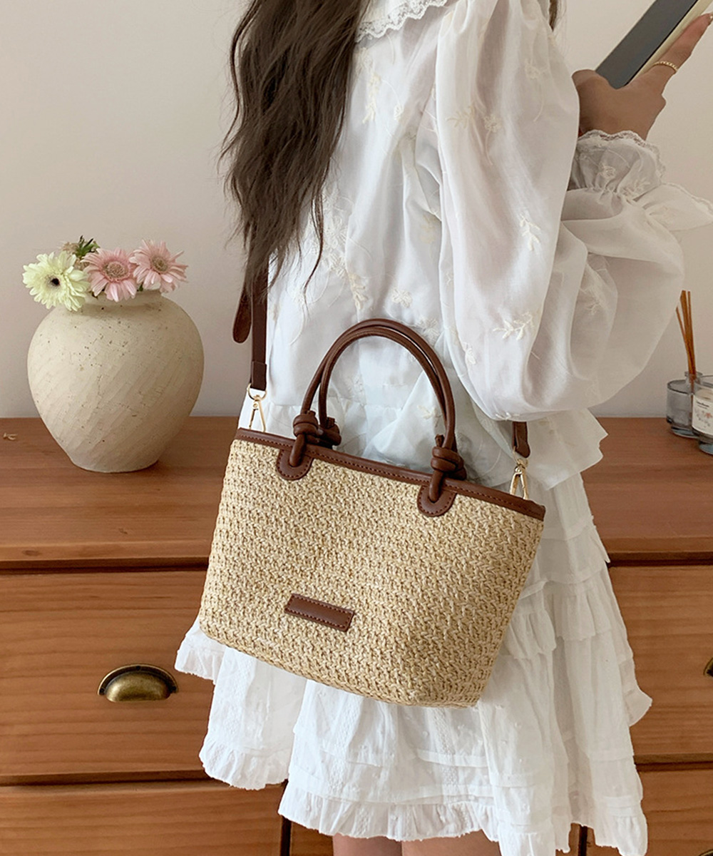 https://fulmo-img-server.com/slimshoulder/dca1c384-e583-49b7-867b-5fd16fe7ec9e.jpg