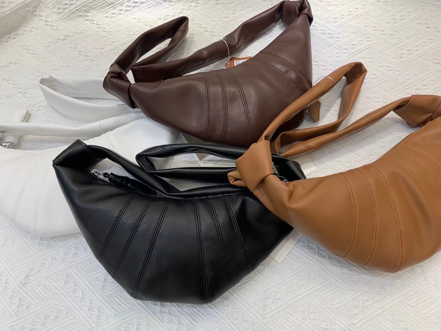 ミニ ショルダーバッグレディースステッチデザイン三日月型