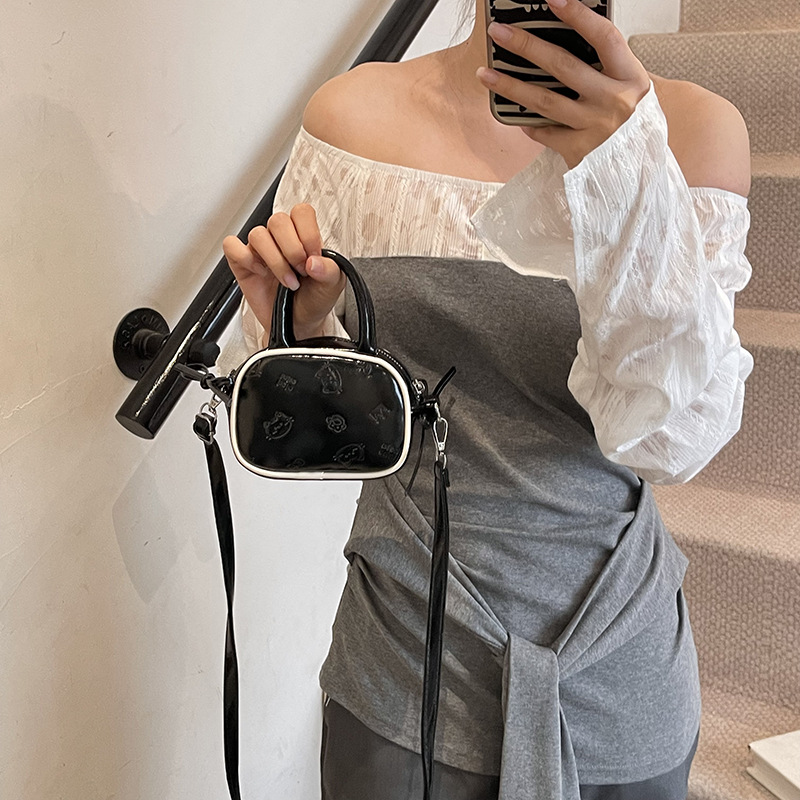 ミニ ショルダーバッグ レディース用小さめ肩掛け鞄 光沢仕上げ5色展開