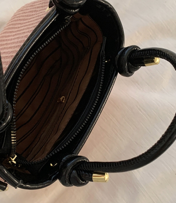 https://fulmo-img-server.com/slimshoulder/eb9e3011-56ac-4b27-9440-d936a0ac4ae5.jpg