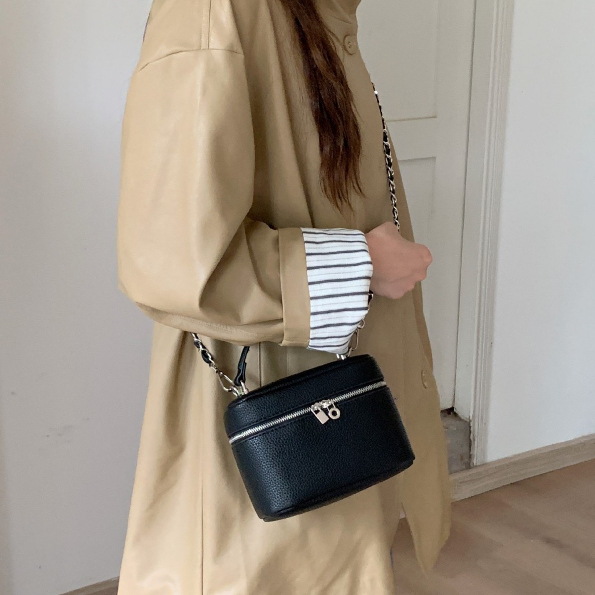 https://fulmo-img-server.com/slimshoulder/ecddd1cb-070d-42ef-b372-360fcb7ff2a2.jpg