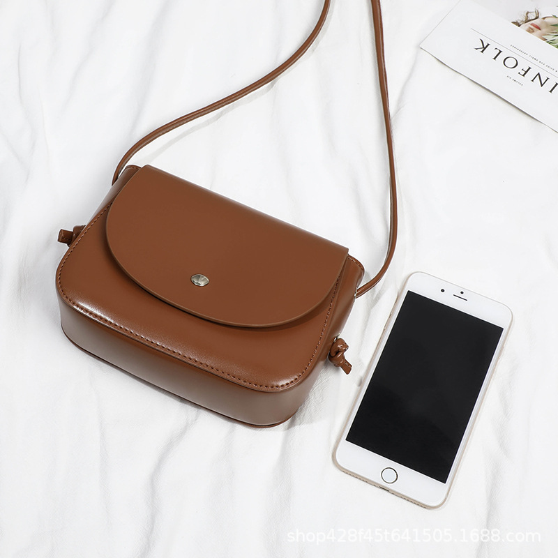 ミニ ショルダーバッグ レディース　丸みフラップ型