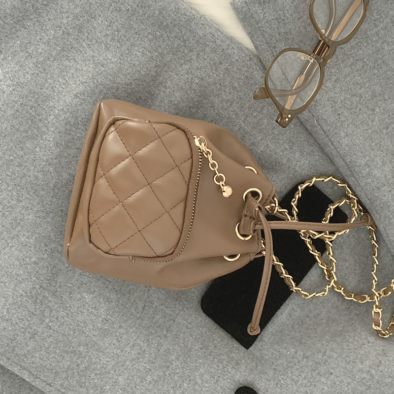 ミニ ショルダーバッグ キルティング巾着型ミニ鞄 チェーン付きレディース小物入れ 全5色