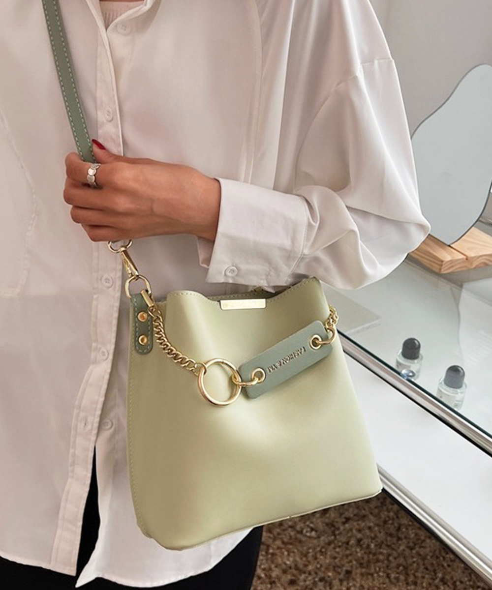 https://fulmo-img-server.com/slimshoulder/f2e2aa07-e79d-4f0a-b3e8-515fac4074da.jpg