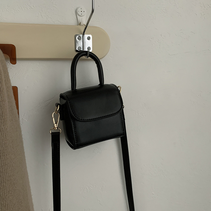 https://fulmo-img-server.com/slimshoulder/f7dbeb53-000a-41ae-9c6d-90c783d250f5.jpg