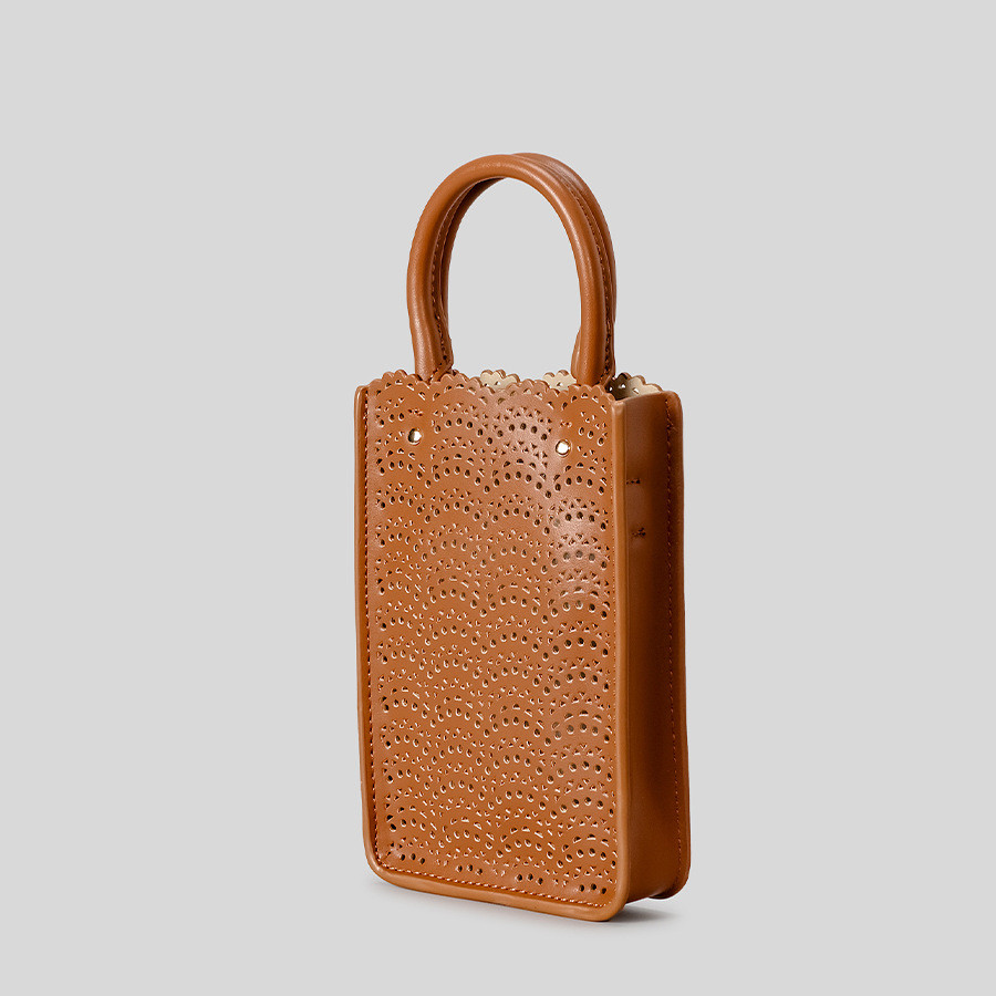https://fulmo-img-server.com/slimshoulder/faf3986f-33d1-47ba-bab6-2e66c43cecca.jpg