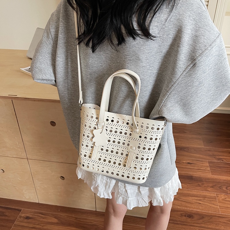 https://fulmo-img-server.com/slimshoulder/fcc5095f-56b7-42c1-8536-b28183384374.jpg