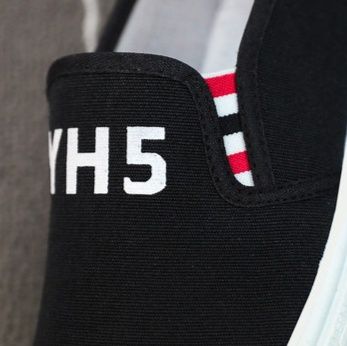 メンズ スリッポン キャンバスロゴ入りカジュアルシューズ