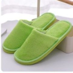 もこもこボア素材の室内用スリッポンメンズ