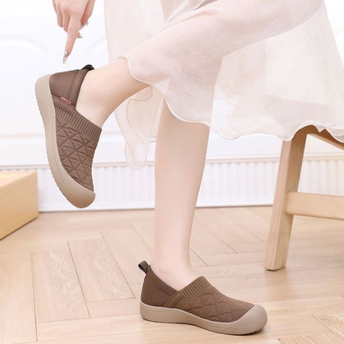 スリッポン レディースニット素材の厚底軽量スリッポン