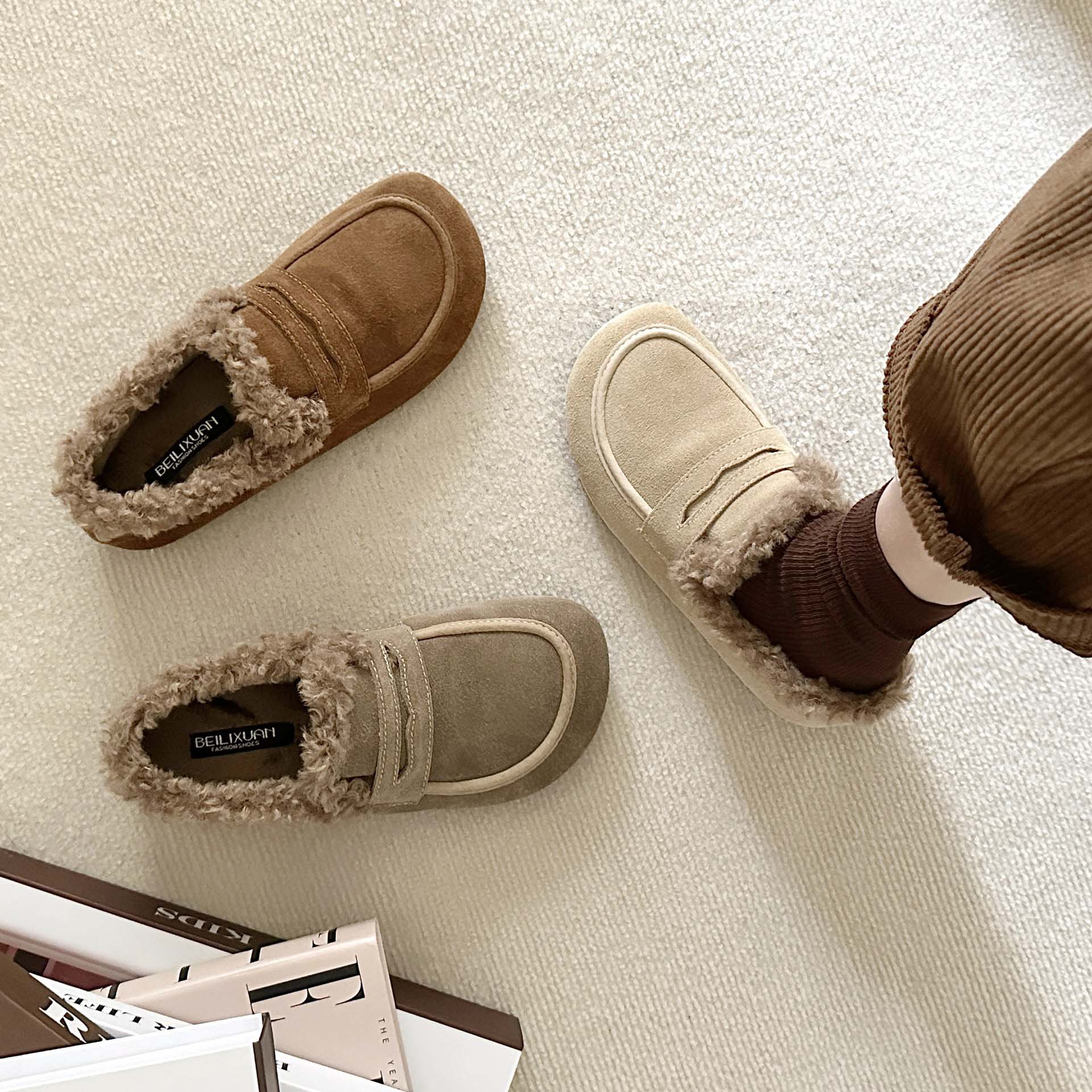 レディース もこもこボア付き スエード調スリッポン 幅広設計