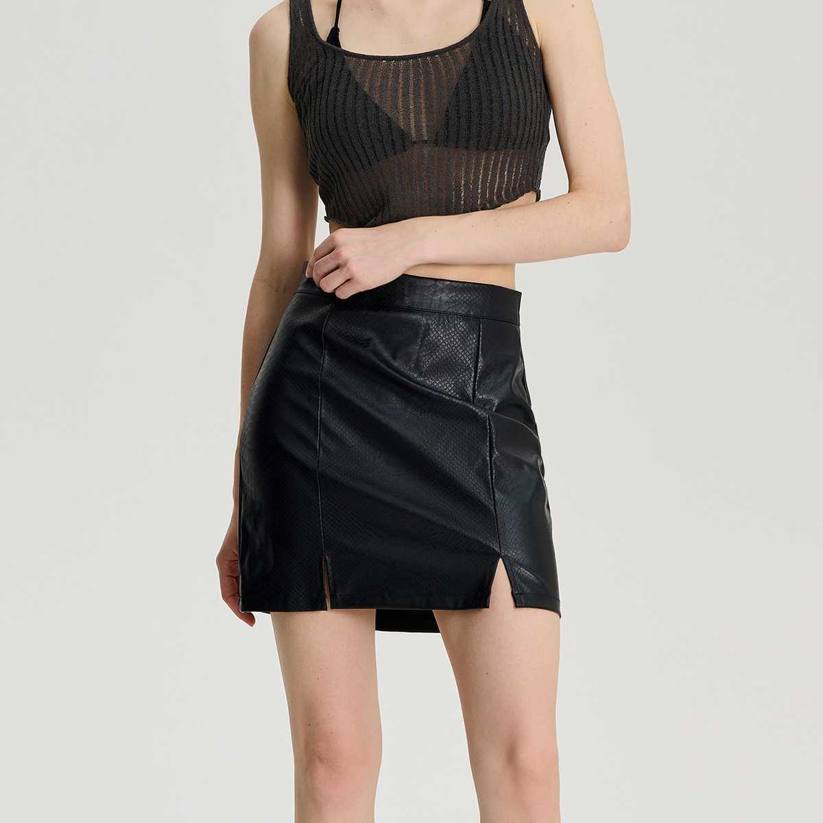 大人っぽく着こなす！スリットミニスカのおすすめ5選