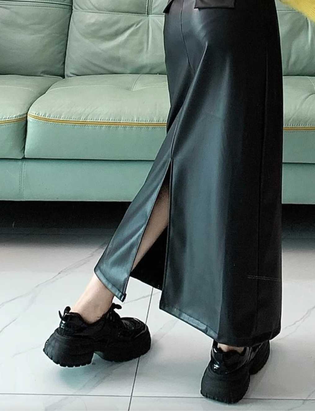 ラグジュアリーな印象に！レザー×スリットで作る大人スタイルおすすめアイテム5選