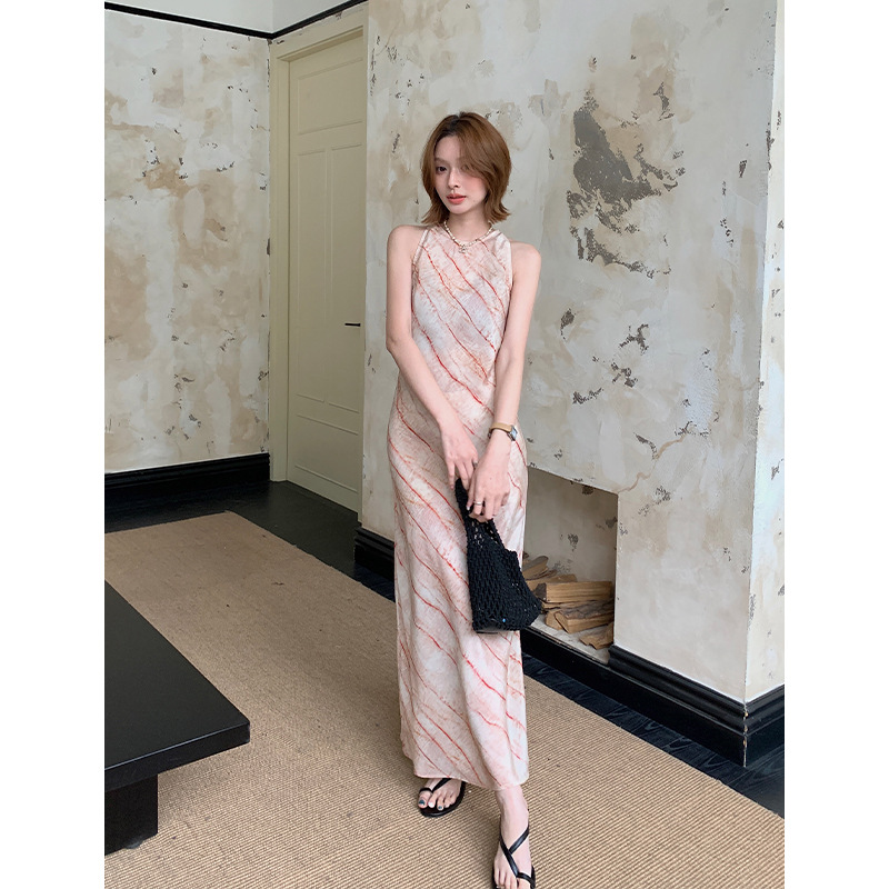 スリットスカート 優美なスリット入りホルターワンピース