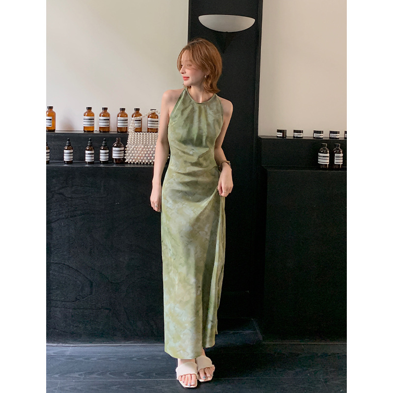 スリットスカート 優美なスリット入りホルターワンピース