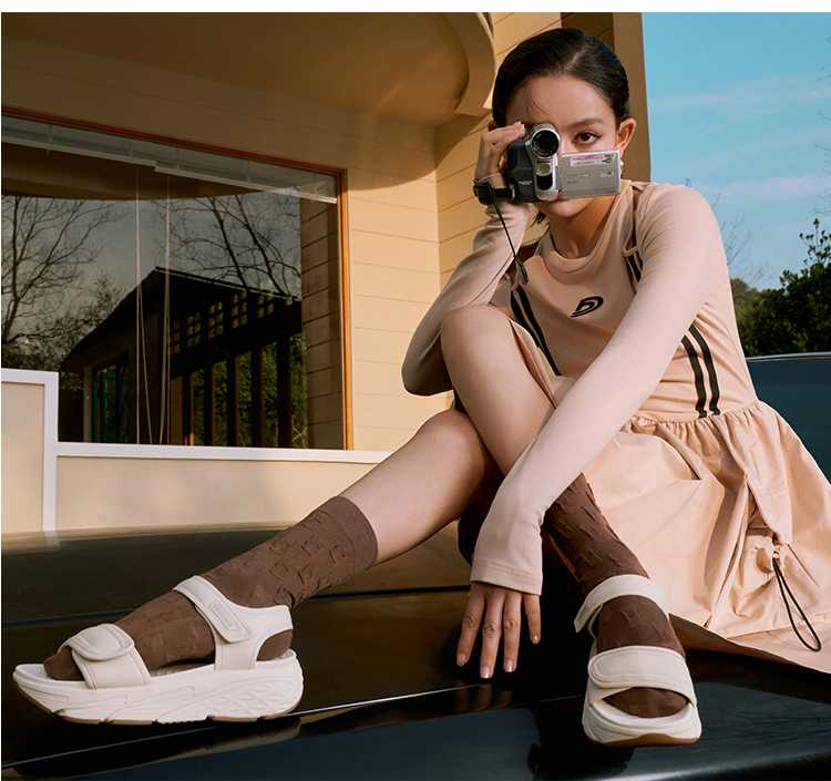 スポーツシーンでもおしゃれに!ヒール付きサンダルおすすめ5選