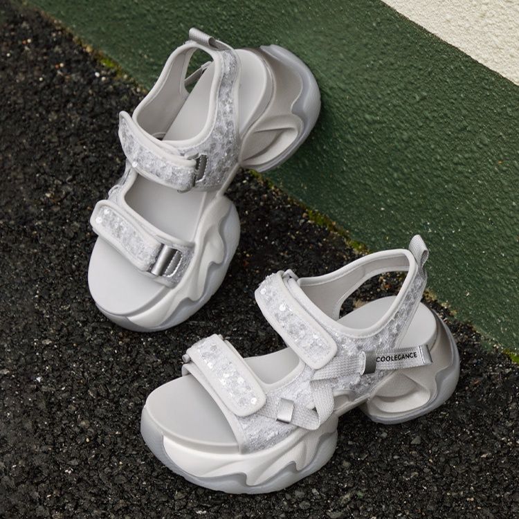 厚底スパンコール付きスポーツサンダル