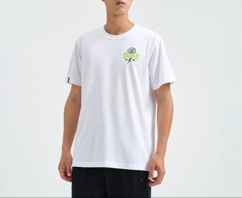 スポーツTシャツバスケ 躍動感あふれるダンク職人