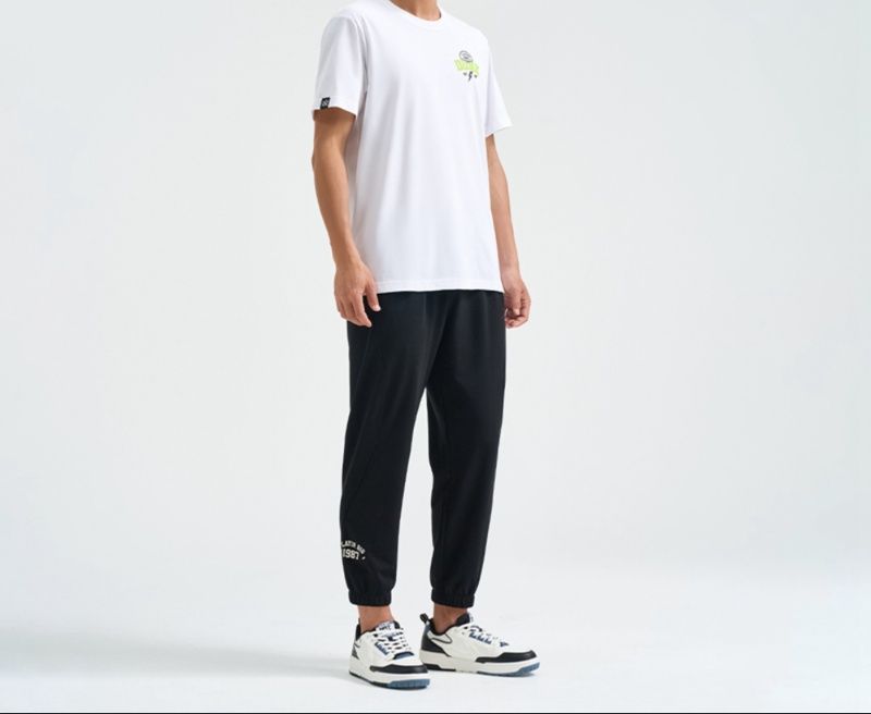 スポーツTシャツバスケ 躍動感あふれるダンク職人