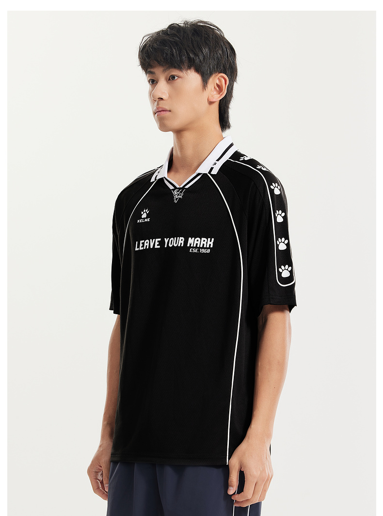 スポーツTシャツ サッカー 伝説を刻むピッチの勇者