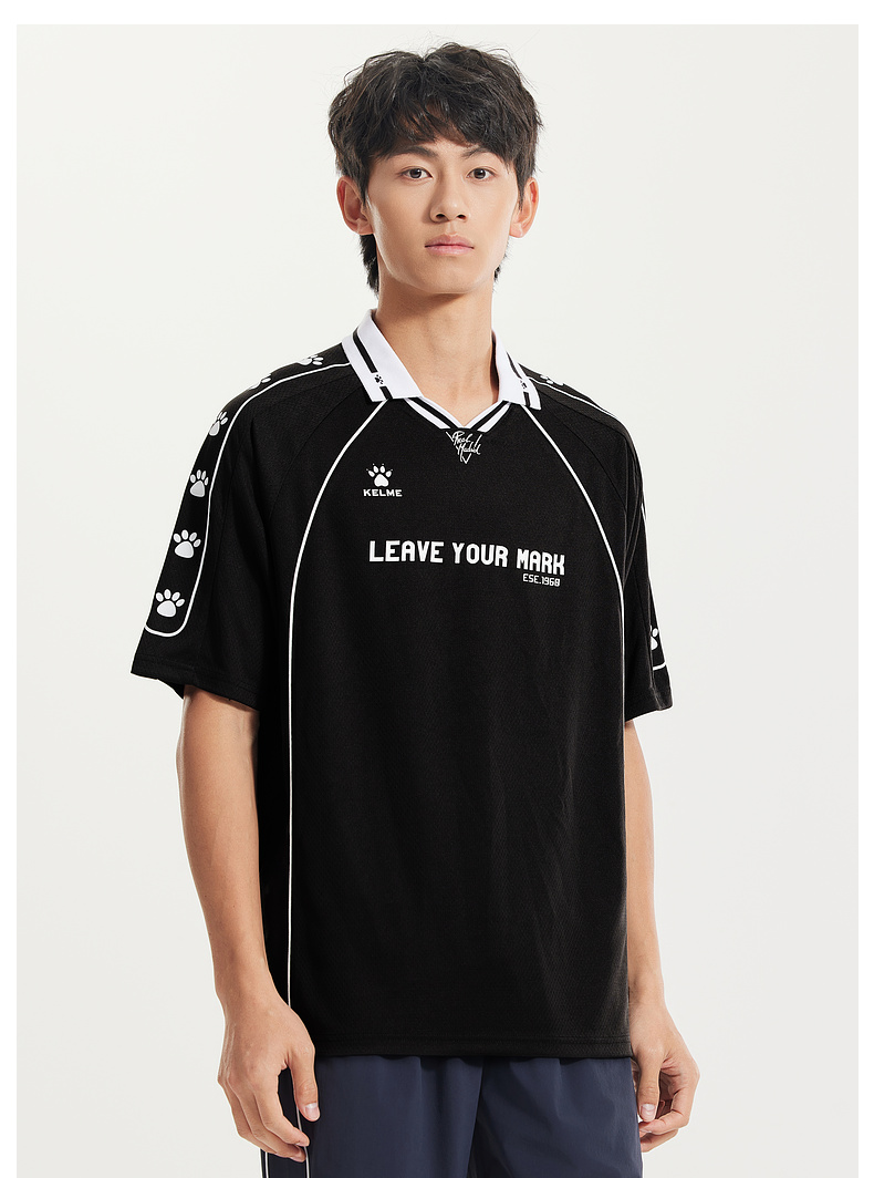 スポーツTシャツ サッカー 伝説を刻むピッチの勇者