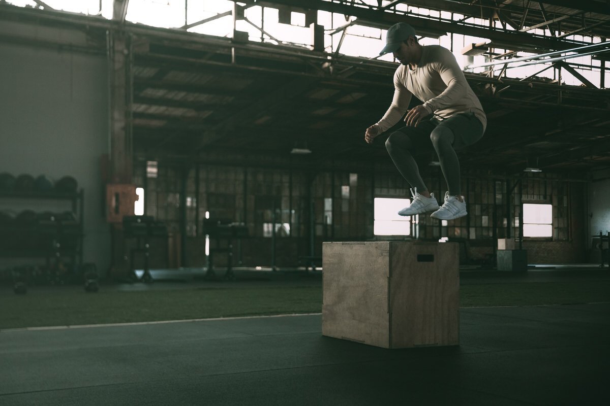 スポーツTシャツ 体にフィットする長袖スポーツTシャツ ランニング