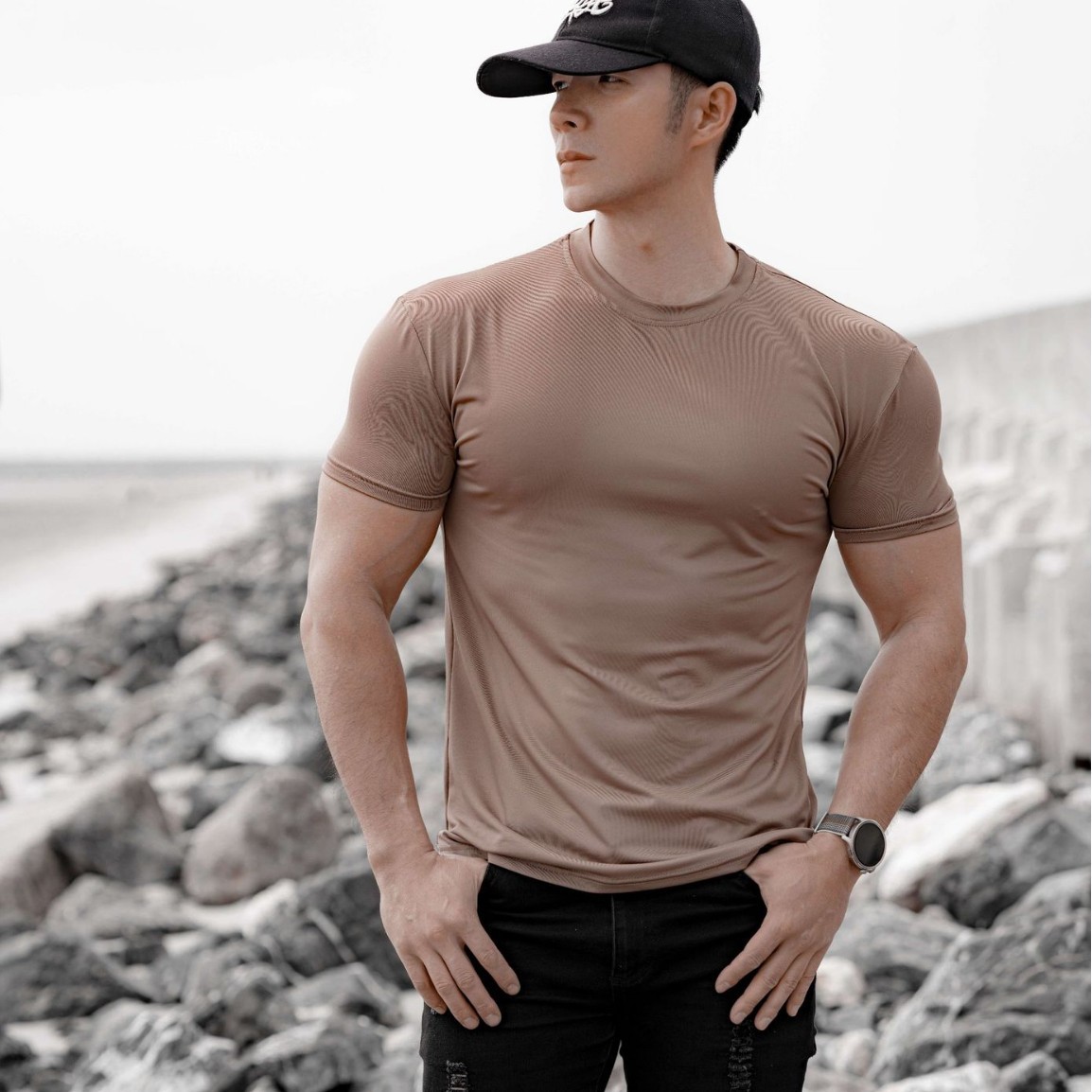 スポーツTシャツ シンプル筋肉魅せランナー