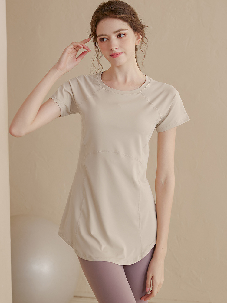 スポーツTシャツ 背面通気孔付き軽量ランニング用スポーツTシャツ