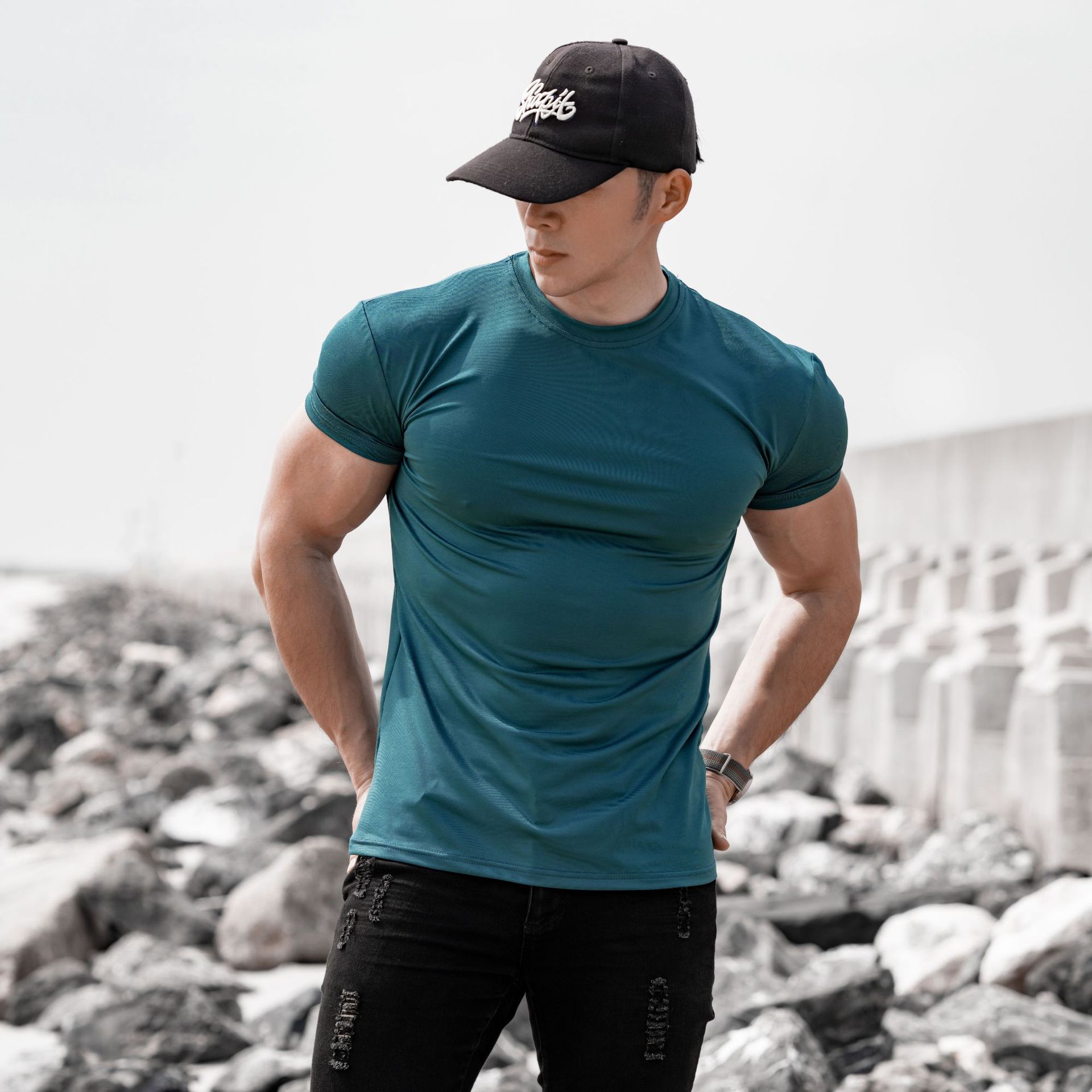 スポーツTシャツ シンプル筋肉魅せランナー