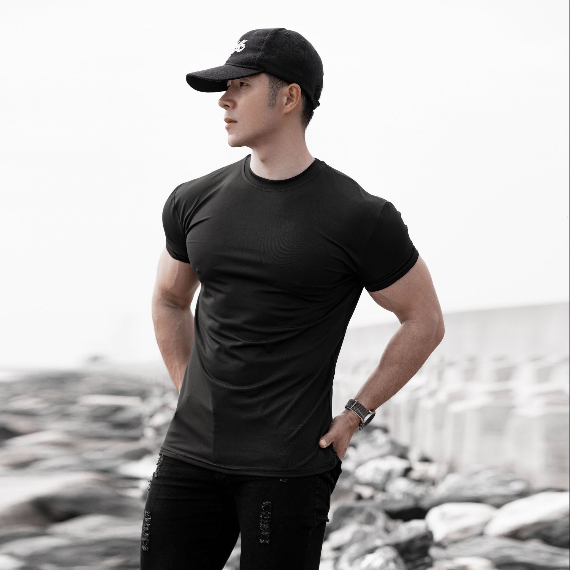 スポーツTシャツ シンプル筋肉魅せランナー