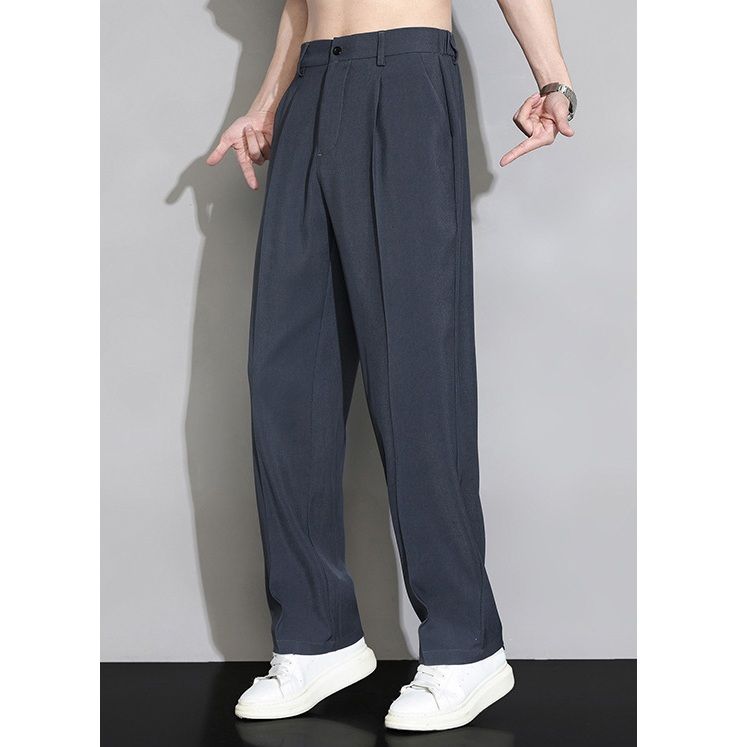 ストレートパンツ 薄手素材のワイドストレートパンツ