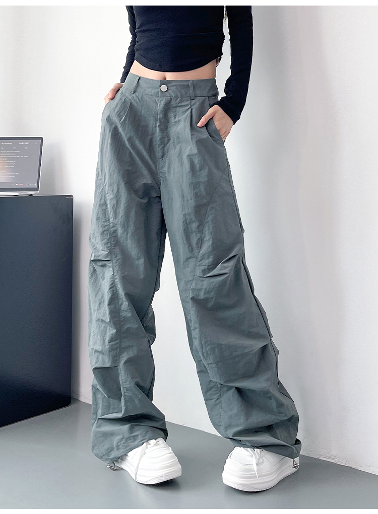 ストレートパンツ 軽量ポケット付き実用派ストレートパンツ