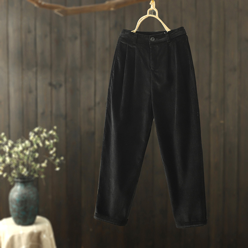 やわらか素材のコーデュロイストレートパンツ