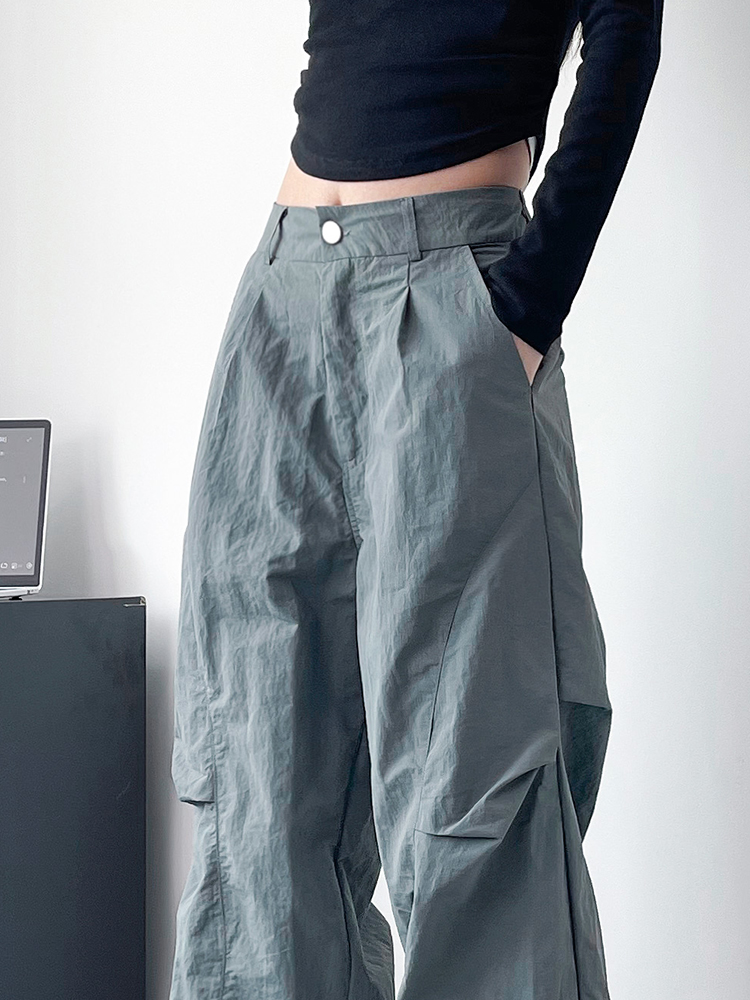 ストレートパンツ 軽量ポケット付き実用派ストレートパンツ
