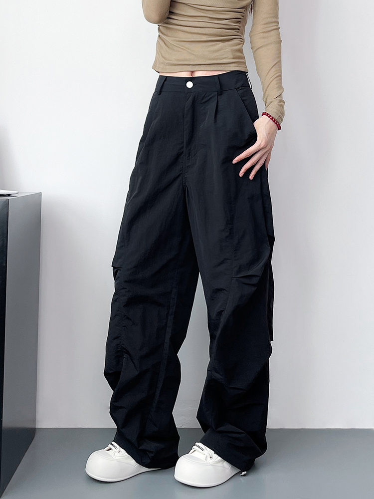 ストレートパンツ 軽量ポケット付き実用派ストレートパンツ