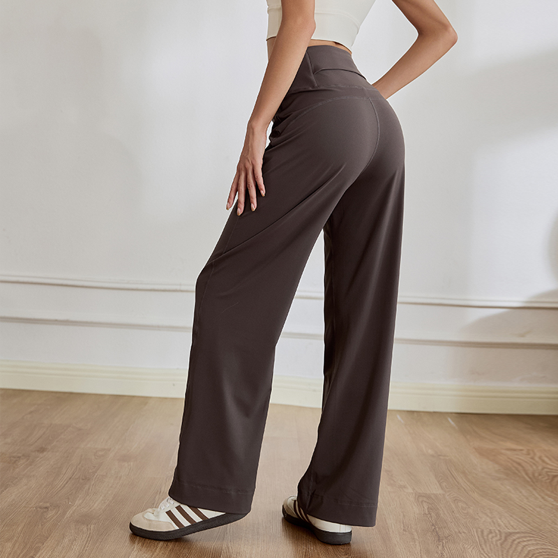 ストレートパンツ なめらか美脚ストレートパンツ