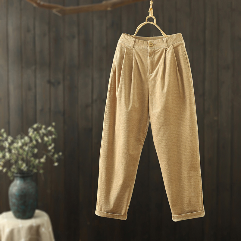 やわらか素材のコーデュロイストレートパンツ