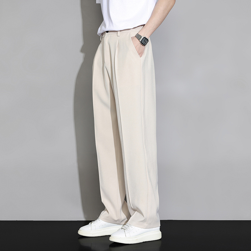 ストレートパンツ 薄手素材のワイドストレートパンツ