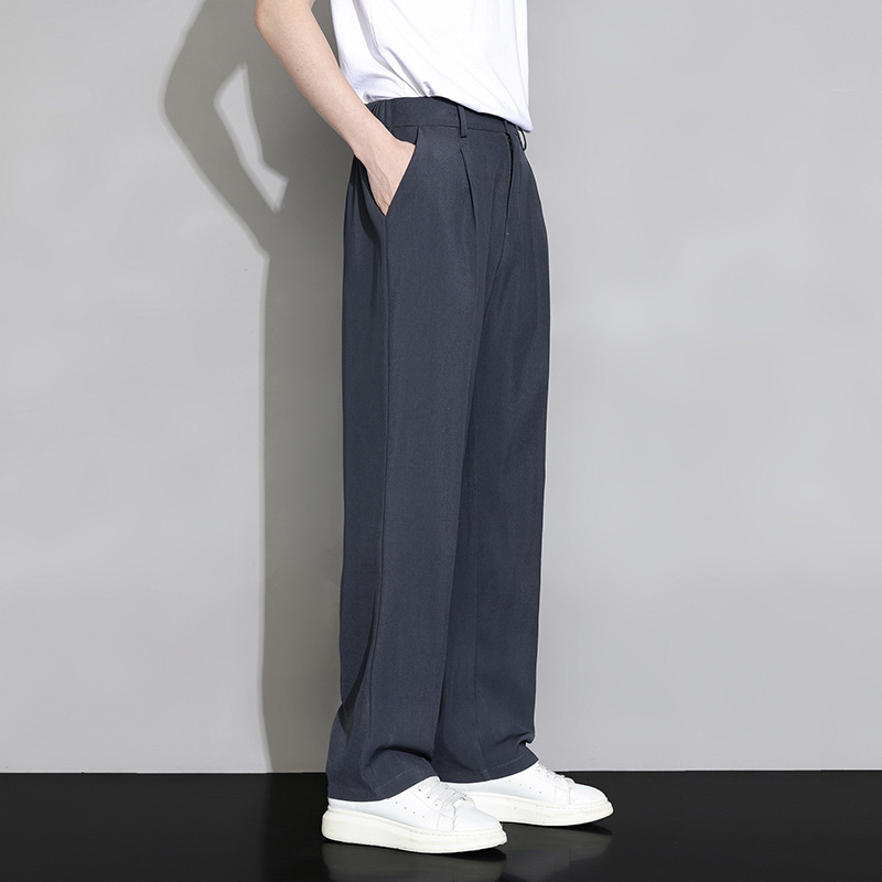 ストレートパンツ 薄手素材のワイドストレートパンツ