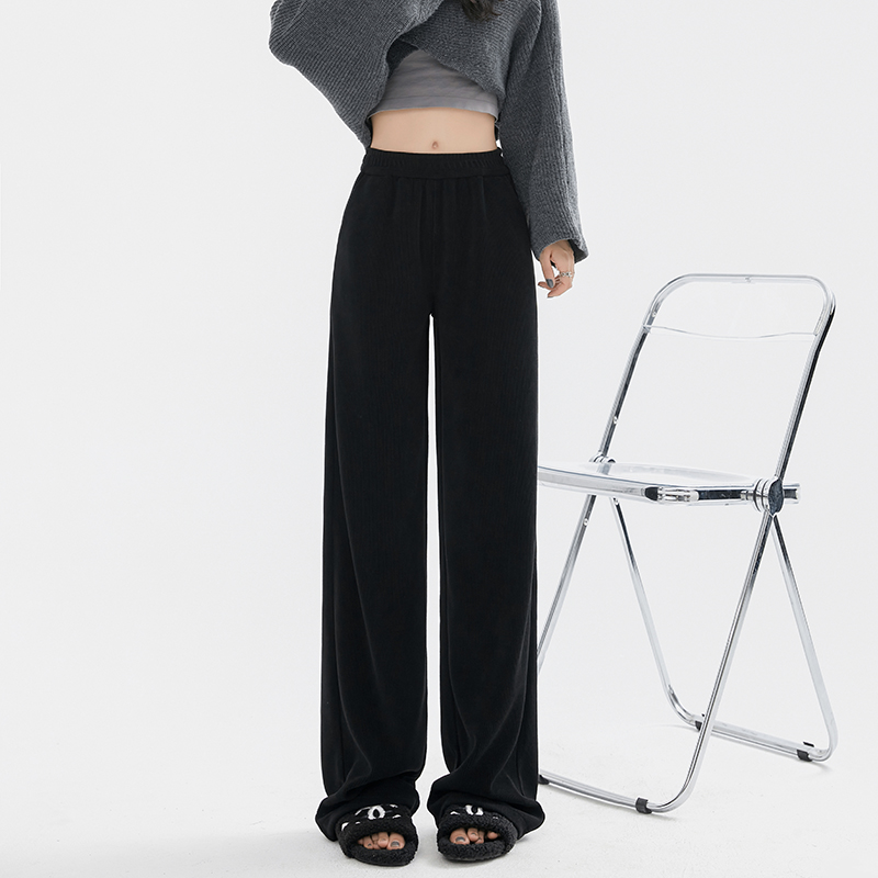 ゆったりリラックスワイドストレートパンツ