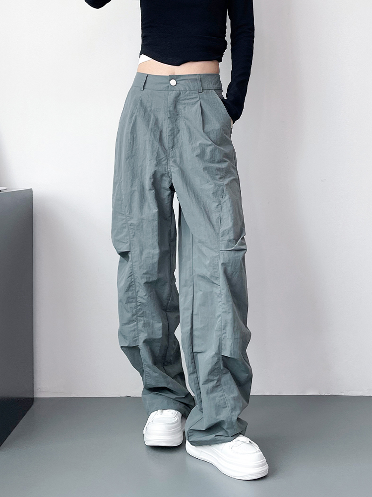 ストレートパンツ 軽量ポケット付き実用派ストレートパンツ