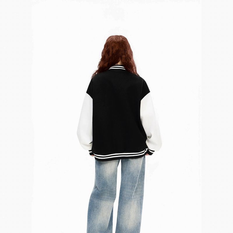 刺繍入りスタジャン男女兼用黒白配色新作